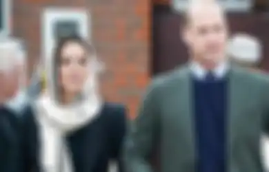 Penampilan Santun Menawan Kate Middleton Kunjungi Hayes Muslim Centre
