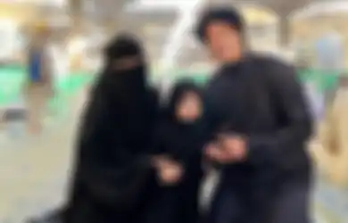 Pakai Cadar, Penampilan Aurel Hermansyah Saat Umrah Bikin Pangling
