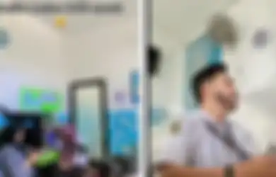 Viral Video Nakes Malas Layani Pasien BPJS, Terekam Santai Main HP hingga Asyik Ngevape, Netizen Murka: Sakit Hati Banget