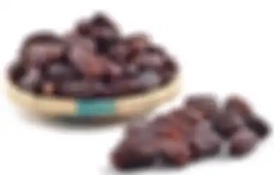 Jadi Sia-sia, Jangan Lakukan 4 Kesalahan Ini saat Makan Kurma!