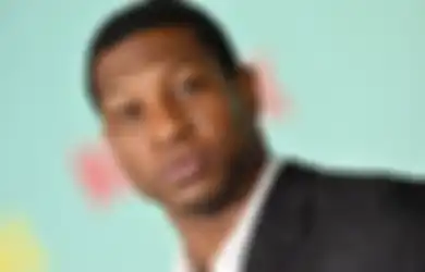 Jonathan Majors Bela Diri Usai Ditangkap Polisi Atas Tuduhan Aniaya Seorang Wanita