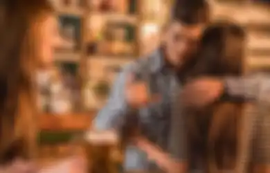 4 Zodiak Ini Berpotensi Besar Selingkuh dengan Mantan Pacar, Sulit Melupakan Masa Lalu Jadi Alasannya