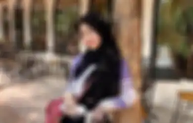 Pakai Hijab Hitam, Intip 3 Ide Outfit Bukber ala Adiba Khanza!