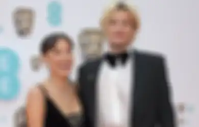 Netizen Heran dengan Kabar Tunangan Millie Bobby Brown dan Jake Bongiovi, Kan Baru 19 Tahun!