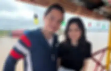 Gaya Kompak Pakai Denim ala Tissa Biani dan Dul Jaelani. Gemes!