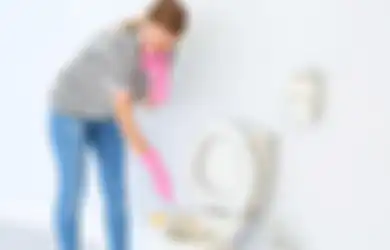 5 Cara Jitu Menghilangkan Bau Pesing di Kamar Mandi. Biar Nyaman!