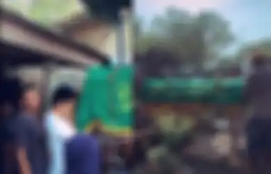 Innalillahi Wa Innailaihi Rojiun, Komika Ini Nelangsa Harus Gotong Keranda dan Gali Makam Sang Ibu di Hari yang Mulia