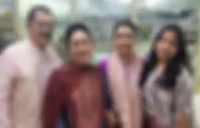 Lebaran 2023, Intip Gaya Kompak Nuansa Ungu ala Khirani Trihatmodjo dan Mama!