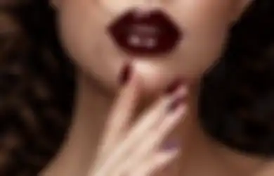 Cara Pilih Lipstik Gelap Sesuai Warna Kulit. Enggak Bakalan Kusam