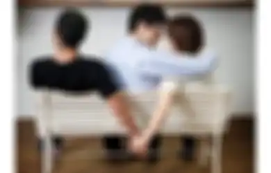 Lakukan 5 Hal Ini Saat Cinta pada Orang Lain Ketika Sudah Punya Pacar