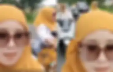 Konvoi Tanpa Helm di Jalan Raya, Aksi Emak-emak Hijab Kuning Ini Bikin Ngelus Dada, Berujung Apes Kena Tilang Polisi