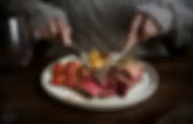 Bukan Cuma Kafein, Ternyata 5 Makanan Ini Bikin Kita Enggak Bisa Tidur
