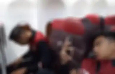 Masya Allah, Kapten Timnas Indonesia U-22 Bikin Salut, Siswadhi Pranoto Loe Terekam Tak Meninggalkan Salat Meski di Pesawat, Ini Potretnya