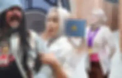 Anak Gadis Master Limbad Lulus Sarjana Kedokteran, Penampilan Sang Pesulap di Acara Wisuda Bikin Pangling, Ini Potretnya yang Pakai Baju Sarimbit