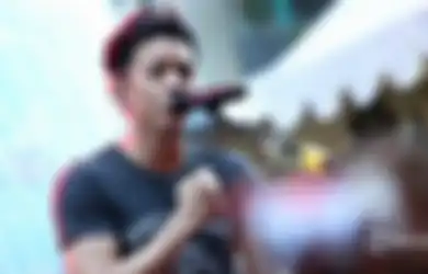 Ariel NOAH Bikin Ngakak Saat Beraksi di Atas Panggung, Mantan Luna Maya Salah Lirik Saat Nyanyi 'Kupu-kupu Malam': Gara-gara TikTok