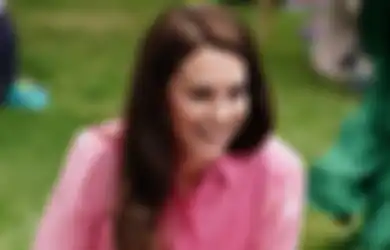 Inspirasi Dress Pink ala Kate Middleton Buat Tampil Feminin Manis
