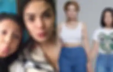 Nikita Mirzani Beri Ucapan Ulang Tahun untuk Lolly hingga Tulis Pesan Haru yang Menyentuh: Ini Hadiah dari Mimi