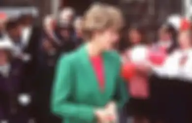 Nostalgia 3 Penampilan Menawan Princess Diana Pakai Blazer Hijau