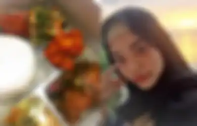 Wanita Ini Kerja Keras Jual Nasi Kotak Sederhana Meski Suaminya Artis Kondang, Sadar Masih Punya Kekurangan Hingga Titipkan Doa Ini