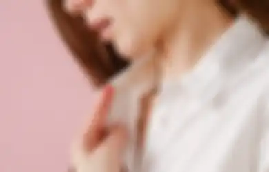 Anti Panik, Gini 3 Cara Menghilangkan Noda Makeup yang Nempel di Baju