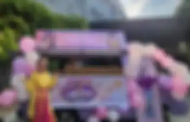 Ayu Ting Ting Berkebaya Betawi Rayakan Ulang Tahunnya Sendiri, Netizen: Lucu Banget Mpok!