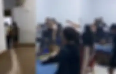 Bikin Greget, Suami Enak-enak Ngamar dengan Wanita Muda Usai Antarkan Istrinya Berangkat Haji, Video Saat Digrebek Viral