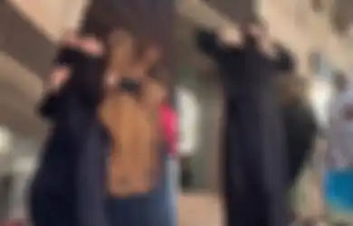 Viral Selebgram Samarinda Sibuk Bikin Video TikTok di Tanah Suci Sampai Tubruk Orang yang Sedang Jalan, Sudah Diingatkan Warga Tetap Bodoh Amat