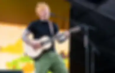 17 Penonton Tumbang di Konser Ed Sheeran Sebagian Besar Tak Tahan Cuaca Super Panas
