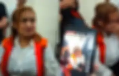 Lina Mukherjee Nangis Kangen Ibu, Sang Selebgram Nelangsa Sempat Tak Didampingi Pengacara di Sidang Perdana, Ini Alasannya