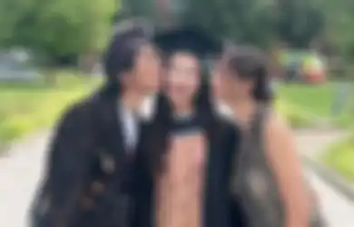 Lulus Kuliah, Mezzaluna Anak Bimbim Slank Tampil Manis Pakai Kebaya