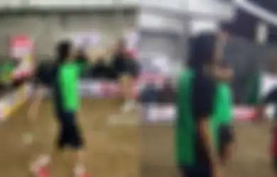 Duta Sheila On 7 Terciduk Ikut Turnamen Voli di Kampung, Intip Potret Sang Vokalis yang Terekam Selebrasi dan Kompak dengan Bapak-bapak RT