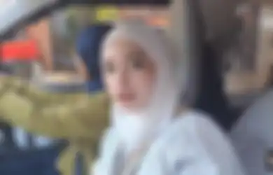 Nekat Live Zoom Sambil Nyetir, Inara Rusli Beberkan Kronologi Kecelakaan hingga Bikin Pengendara Motor Nyungsep: Namanya Juga Pekerjaan