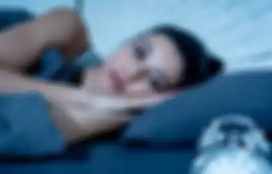 Merasa Sulit Terlelap? Coba Kurangi 4 Kebiasaan Ini Sebelum Tidur!