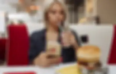 5 Bahaya Telat Makan Buat Kesehatan. Enggak Cuma Sebabkan Maag!