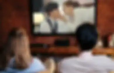 4 Weton yang Paling Suka Nonton Drakor Romantis, Suka Banget Tontonan yang Mengundang Emosi Haru