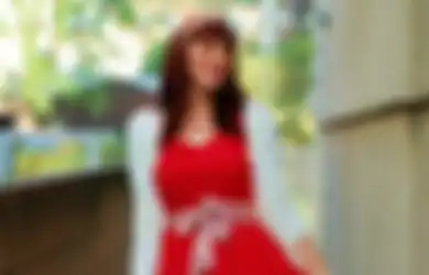 5 Ide OOTD Pakai Dress Merah dan Outer Putih Buat Rayakan HUT RI ke-78