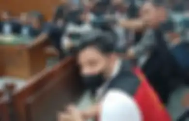 Innalillahi, Ayah Ammar Zoni Dilarikan ke Rumah Sakit, Suami Irish Bella Tampak Gelisah saat Jalani Sidang Kasus Narkoba