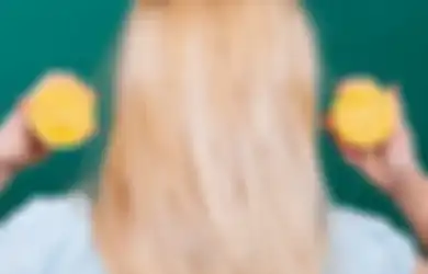3 Manfaat Keramas Pakai Jus Lemon Buat Rambut. Tertarik Mencoba?