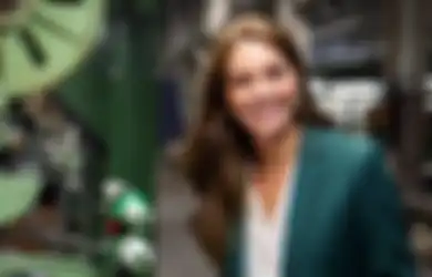 Penampilan Trendi Kate Middleton dengan Setelan Warna Hijau Hutan