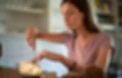 7 Makanan Ini Bikin Kita Susah Tidur di Malam Hari. Mending Hindari!