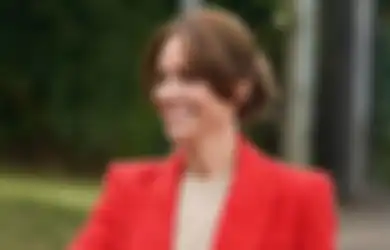 Tampil dengan Rambut Cepol, Intip Gaya Formal Manis Kate Middleton!