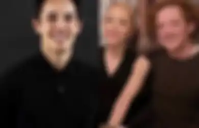 Ariana Grande Resmi Cerai dengan Dalton Gomez, Kini Tinggal Bareng Ethan Slater