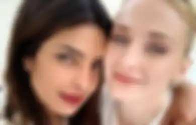 Priyanka Chopra dan Sophie Turner Udah Saling Unfollow di Instagram!