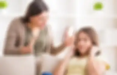 Coba Lakukan 7 Hal Ini Kalau Orang Tua Terlalu Otoriter dan Strict