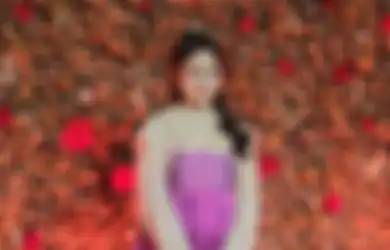 Penampilan Manis Tissa Biani di Red Carpet Serial Gadis Kretek