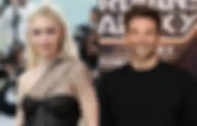 Makin Terang-terangan, Gigi Hadid Cium Bradley Cooper Saat Dinner Bareng