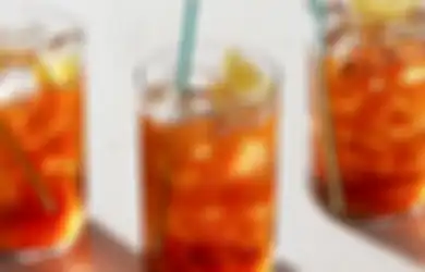 4 Bahaya Keseringan Minum Es saat Cuaca Panas. Beneran Bikin Sakit!