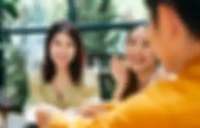 Coba Lakukan 5 Hal Ini Kalau Teman Ternyata Suka Sama Pacar Kita