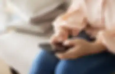 Terlalu Clingy, Ini 5 Tanda Kalau Kita Terlalu Sering Chat Gebetan