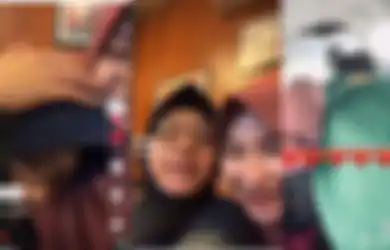 Terabadikan Kamera, Viral Detik-detik Ibu Meninggal di Pelukan Anaknya Saat Asyik Bercengkerama, Netizen: Sedih Banget